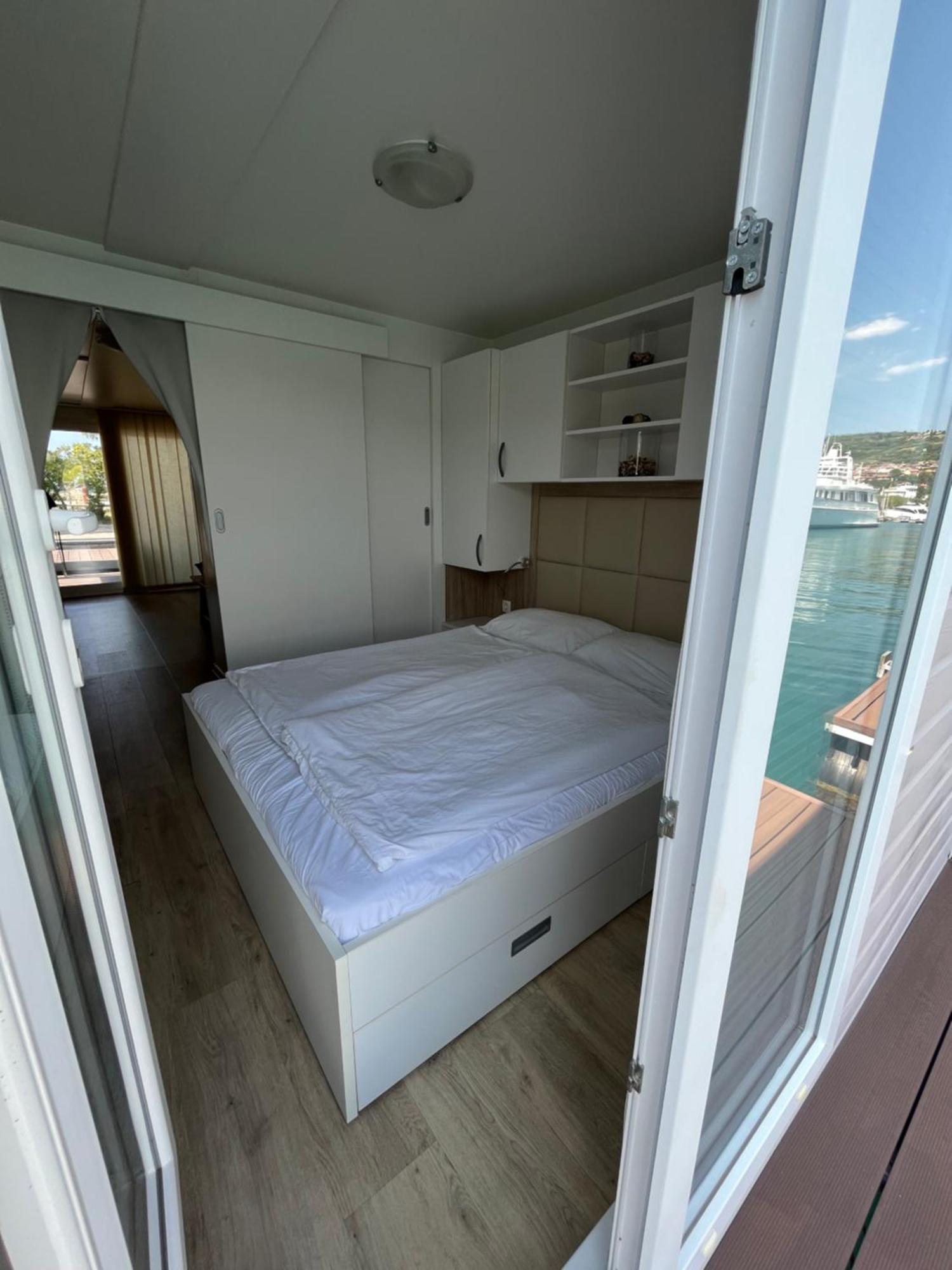Marina Luxury Houseboat Lace 포르토로즈 외부 사진